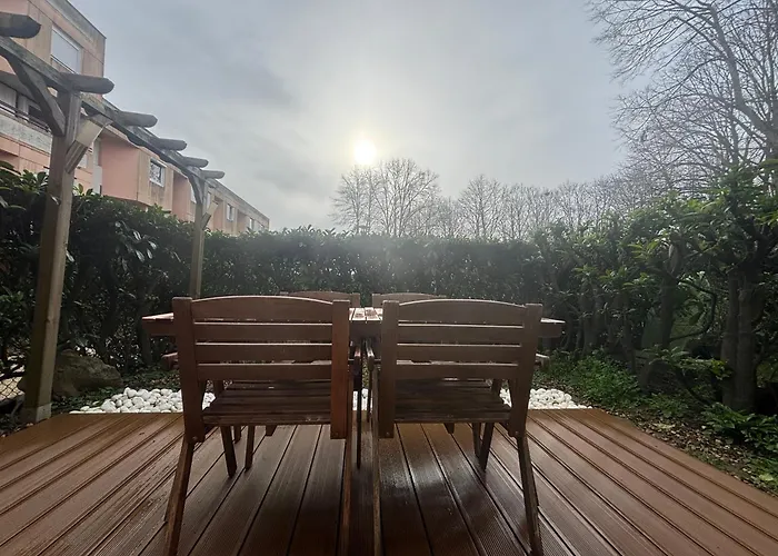 F2 Avec Terrasse, Parking Gratuit