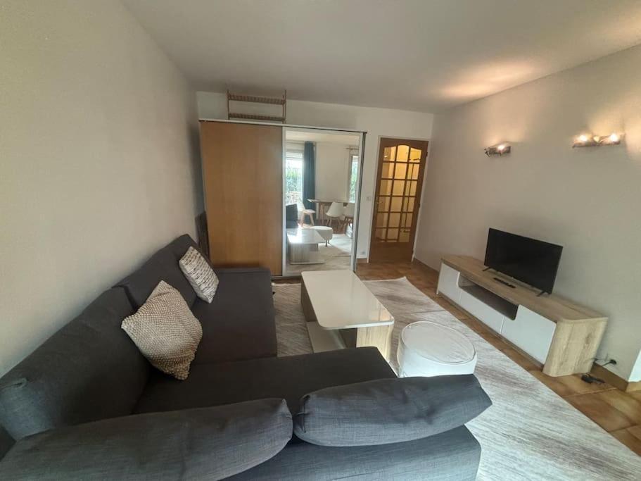 Apartment F2 Avec Terrasse, Parking Gratuit *