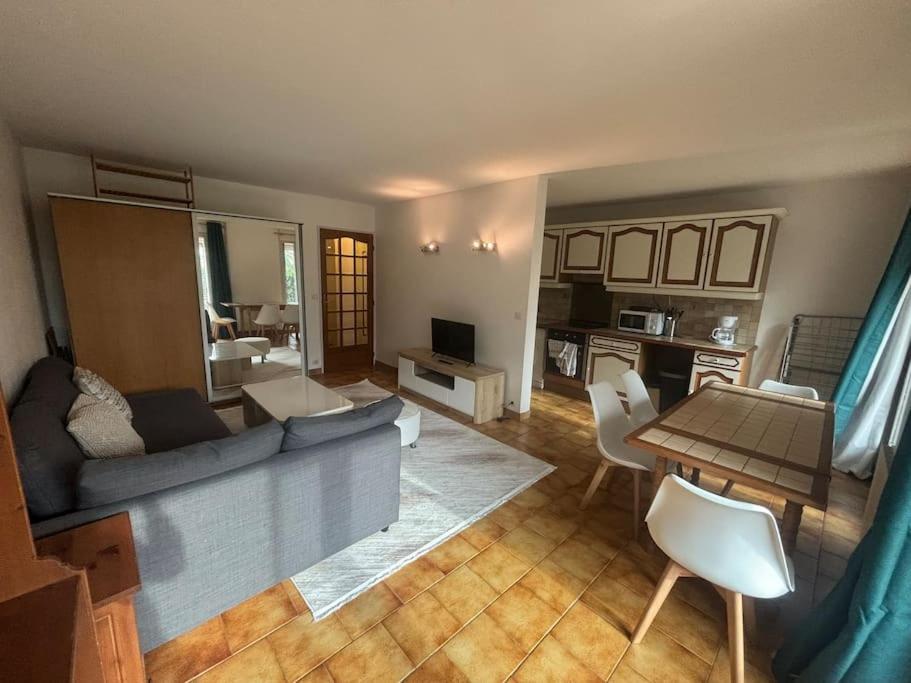 F2 Avec Terrasse, Parking Gratuit Apartment *