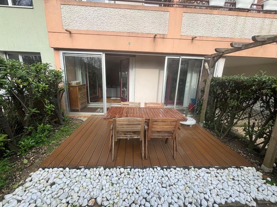 F2 Avec Terrasse, Parking Gratuit *